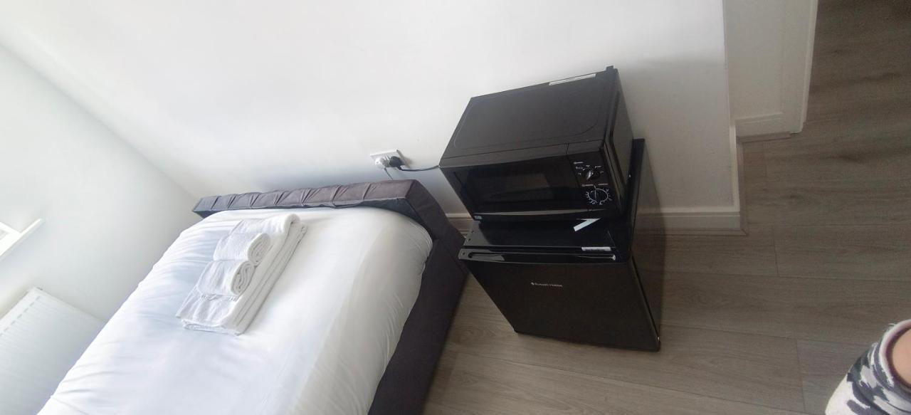 Vishisamarth H8: Convenient City Stay with Amenities Manchester Exterior photo